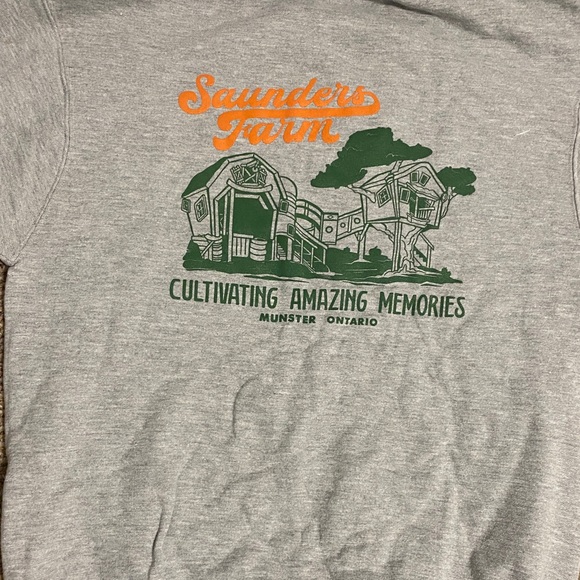 UNISEX SAUNDERS FARM CHAMPION CREW ⭐️ NEVER WORN - Picture 2 of 4